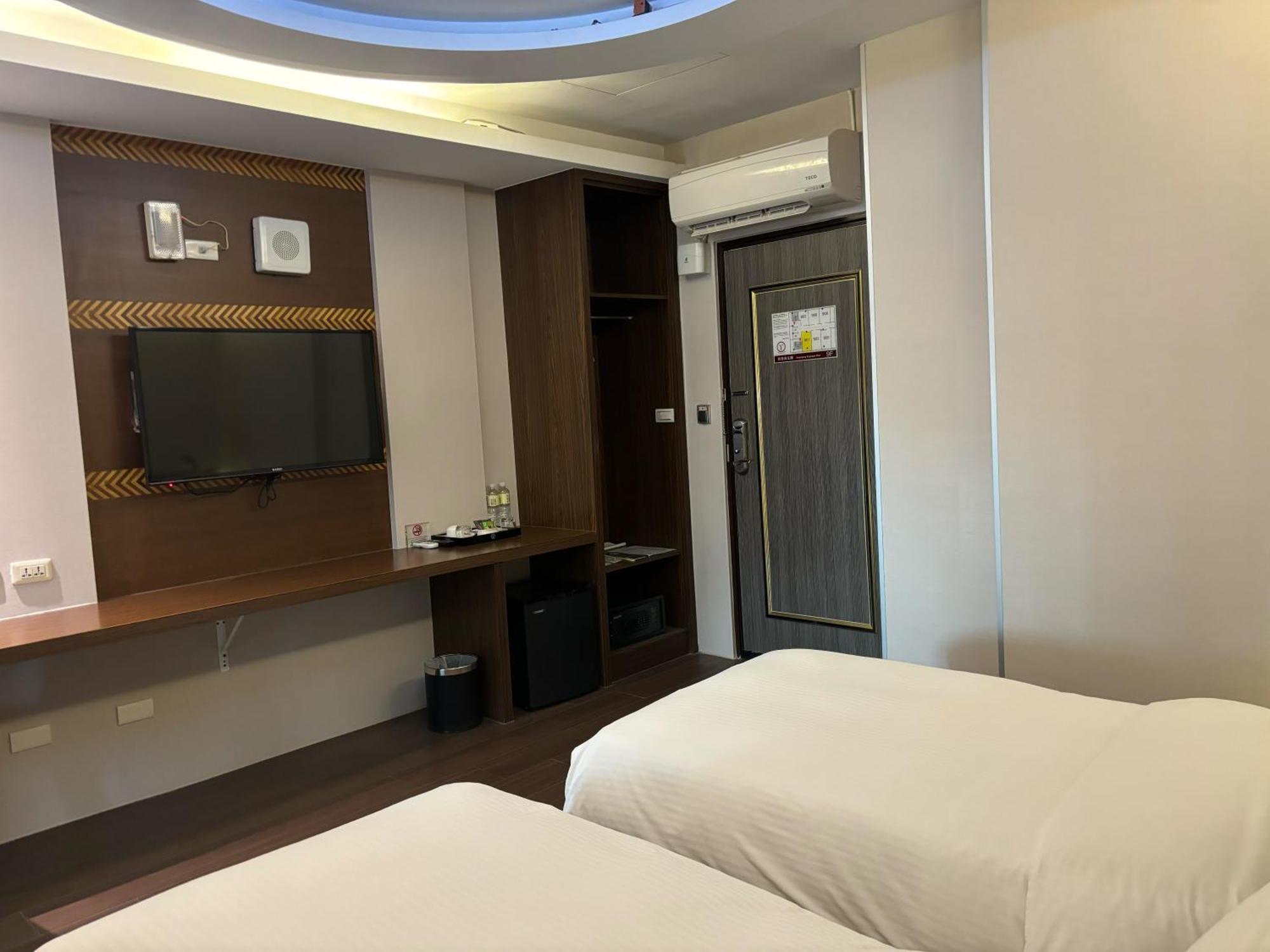Yuhao Hotel - Hsinchu Branch Экстерьер фото