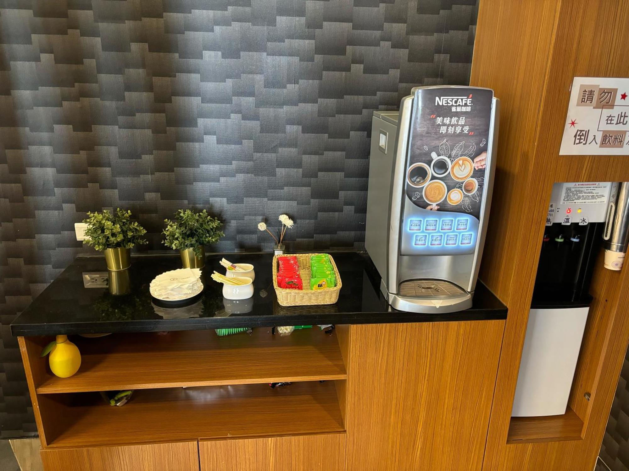 Yuhao Hotel - Hsinchu Branch Экстерьер фото